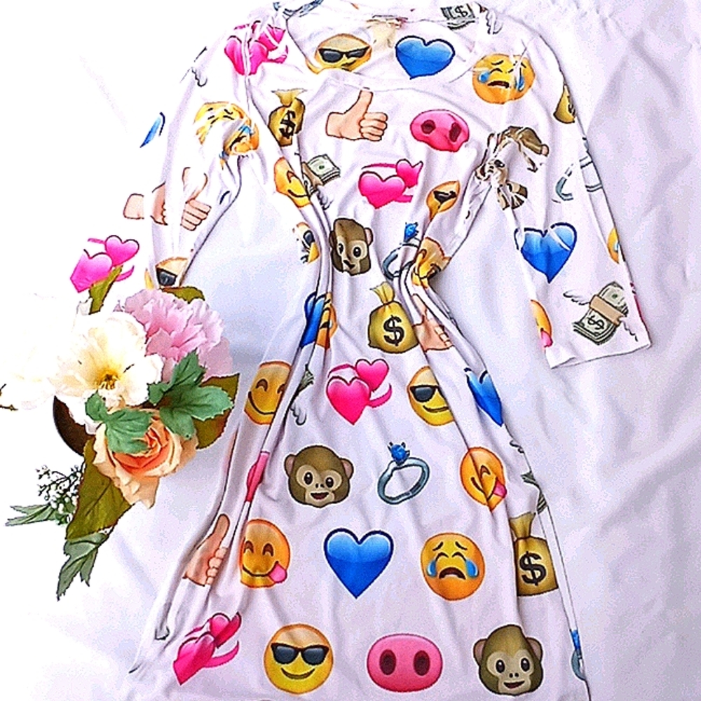 Jasmine Emoji Nite gown
